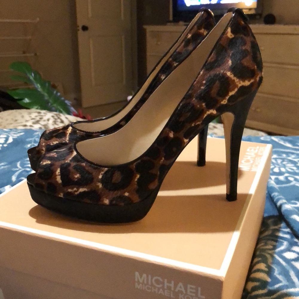 Michael Kors cheetah print high heels - Picture 2 of 4